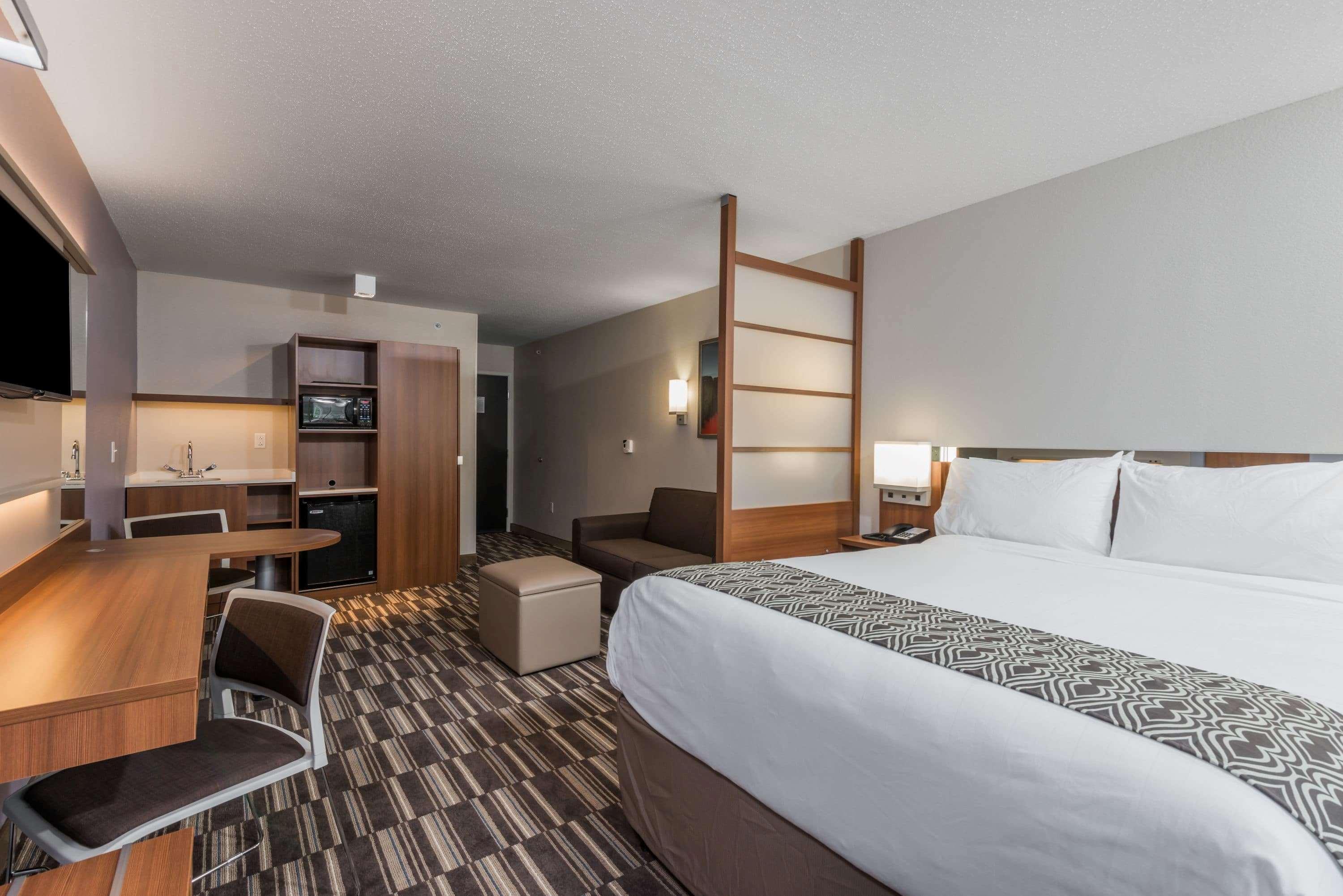 Microtel & By Wyndham Hotel 3*